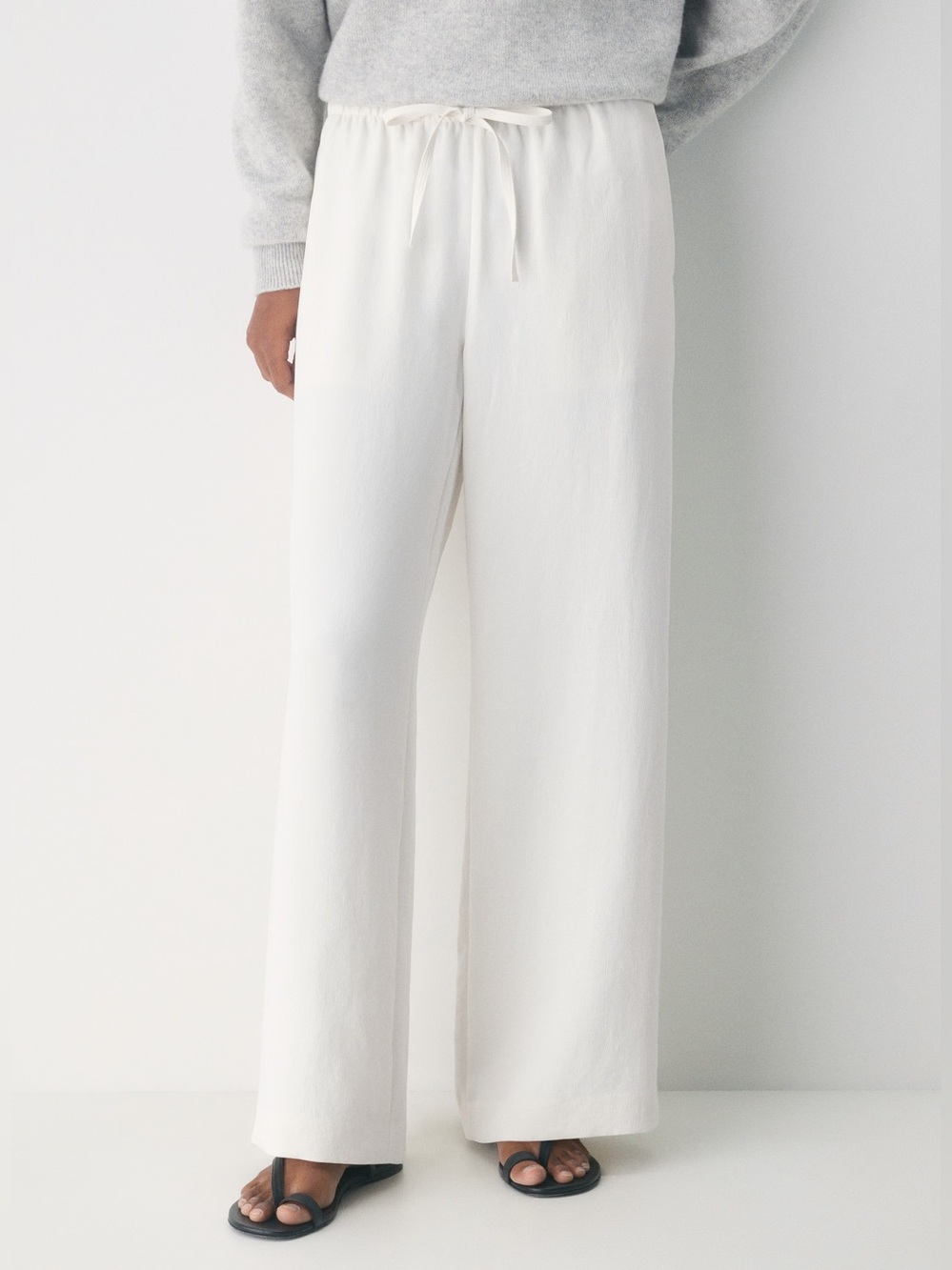 Aritzia The Lodge Pant Crepette Elastic Waist High Rise Drape Light Birch White - Picture 1 of 7